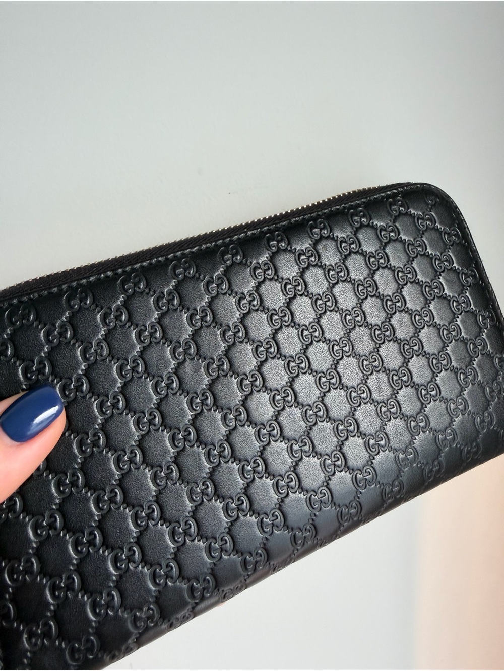 Gucci Black Embossed GG Leather Zip Wallet with Gold Hardware - Picture 4 of 8
